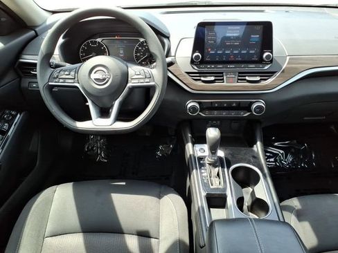 Used 2023 Nissan Altima 2.5 SV FWD image 14