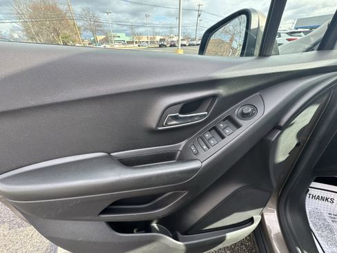 Used 2022 Chevrolet Trax LT w/ Sport Edition image 24