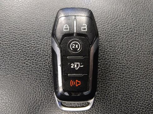 Used 2016 Ford Explorer XLT w/ Equipment Group 202A FWD image 32