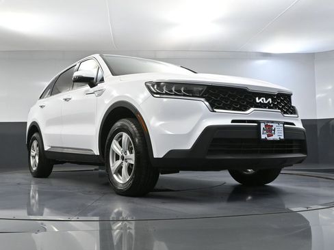 Used 2023 Kia Sorento LX AWD/4WD image 53