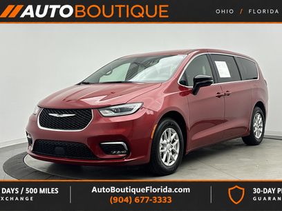 Used 2026 Chrysler Pacifica Select