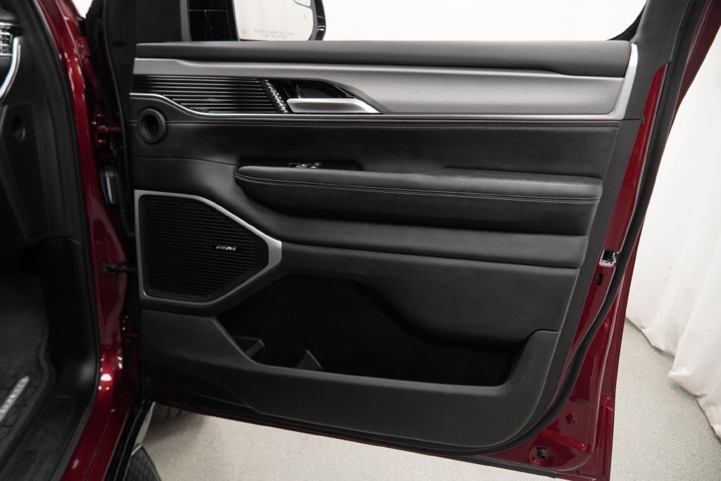 Used 2024 Jeep Wagoneer Series II AWD/4WD image 40