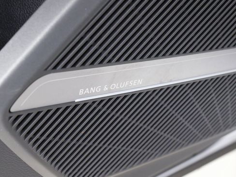 Used 2024 Audi Q5 e Premium Plus w/ Premium Plus Package image 36