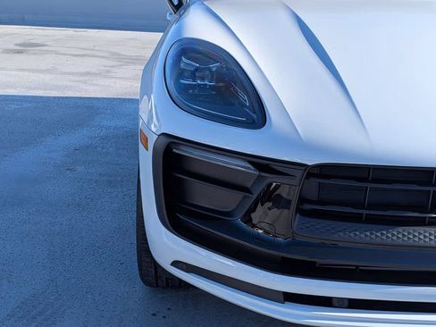 Certified 2026 Porsche Macan AWD/4WD image 13