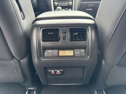 Used 2019 Nissan Pathfinder SV image 12