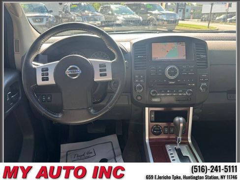 Used 2011 Nissan Pathfinder LE w/ Navigation Pkg AWD/4WD image 12