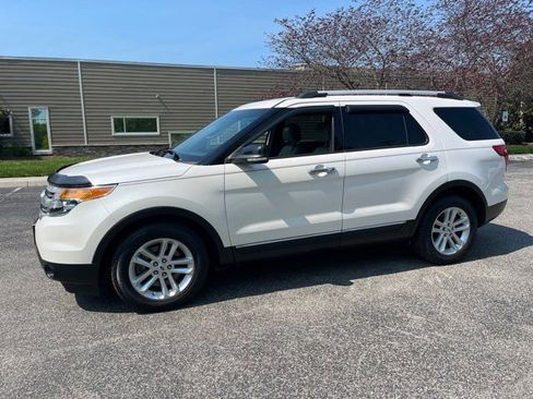 Used 2013 Ford Explorer XLT image 3