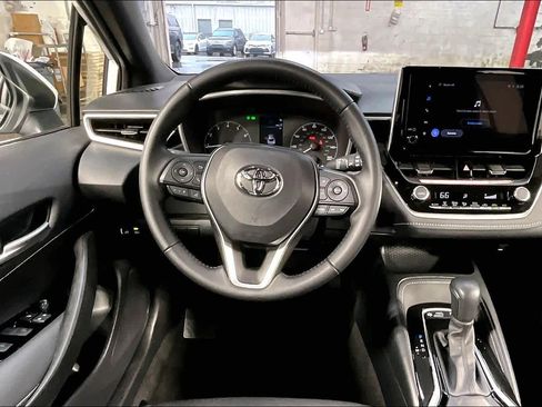 Used 2025 Toyota Corolla SE FWD image 6