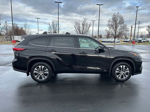 Used 2021 Toyota Highlander XLE image 6