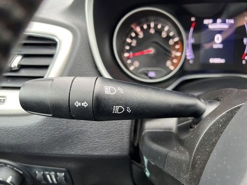 Certified 2019 Jeep Compass Latitude w/ Cold Weather Group image 18