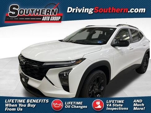 Used 2026 Chevrolet Trax LT w/ Midnight Edition FWD image 1