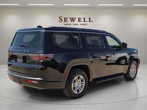 Used 2024 Jeep Wagoneer 4WD image 4