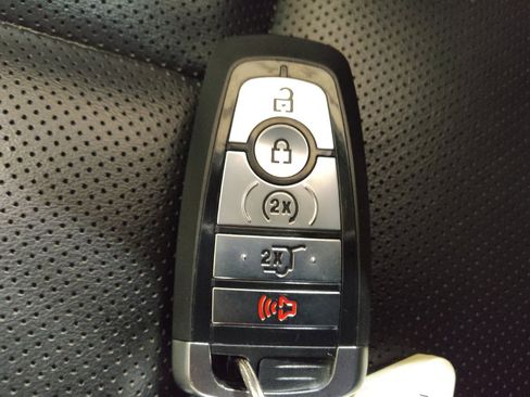 Used 2020 Lincoln Corsair AWD image 32