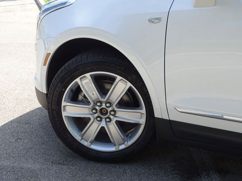 New 2025 Cadillac XT5 Luxury image 18