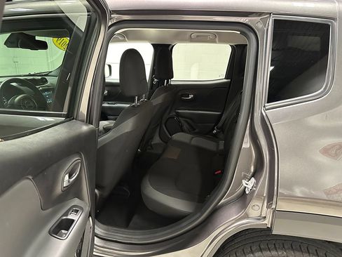 Used 2019 Jeep Renegade Altitude w/ Quick Order Package 2XM AWD/4WD image 22