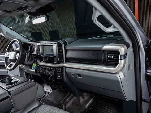 Used 2023 Ford F350 XLT w/ FX4 Off-Road Package image 18