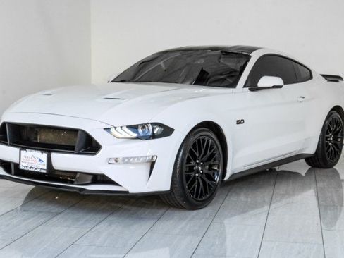 Used 2018 Ford Mustang GT Premium w/ Black Accent Package RWD image 4