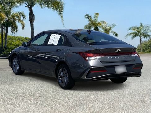 Used 2024 Hyundai Elantra SEL FWD image 3