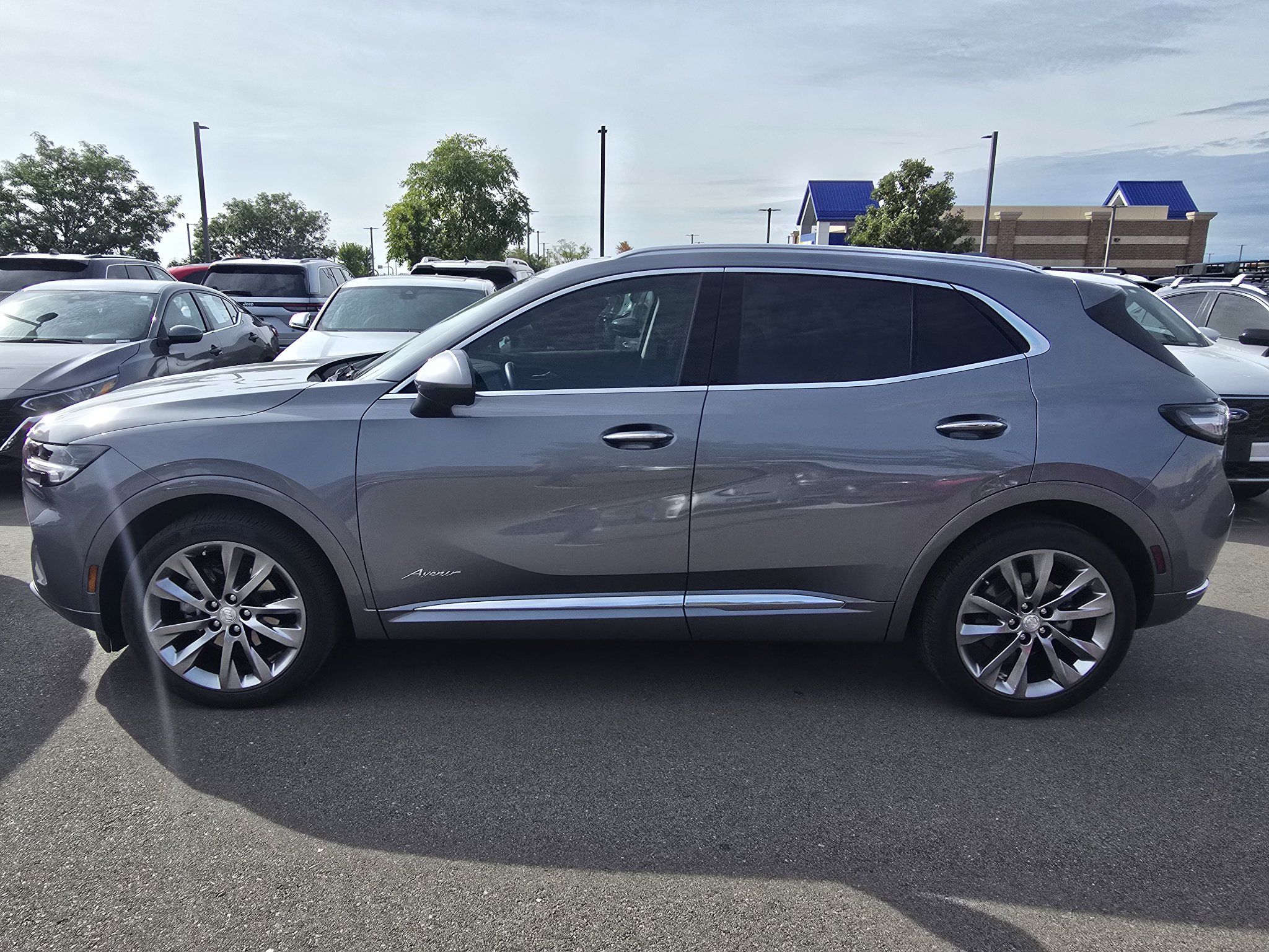 Used 2021 Buick Envision Avenir FWD image 2