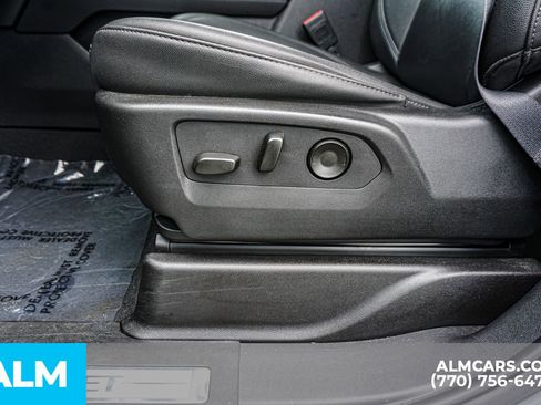 Used 2024 Chevrolet Suburban LT RWD image 38