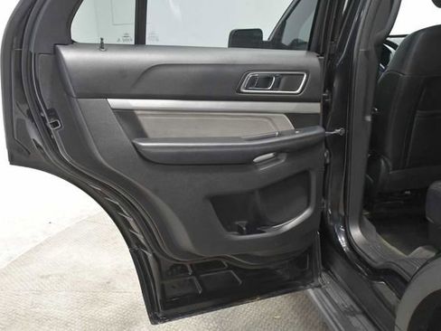 Used 2017 Ford Explorer XLT w/ Equipment Group 202A FWD image 18