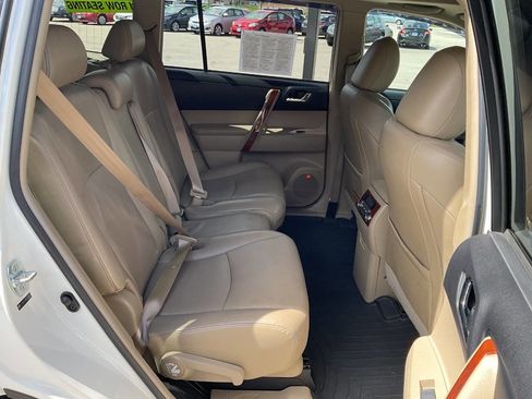 Used 2012 Toyota Highlander Limited w/ Tow Pkg AWD/4WD image 40