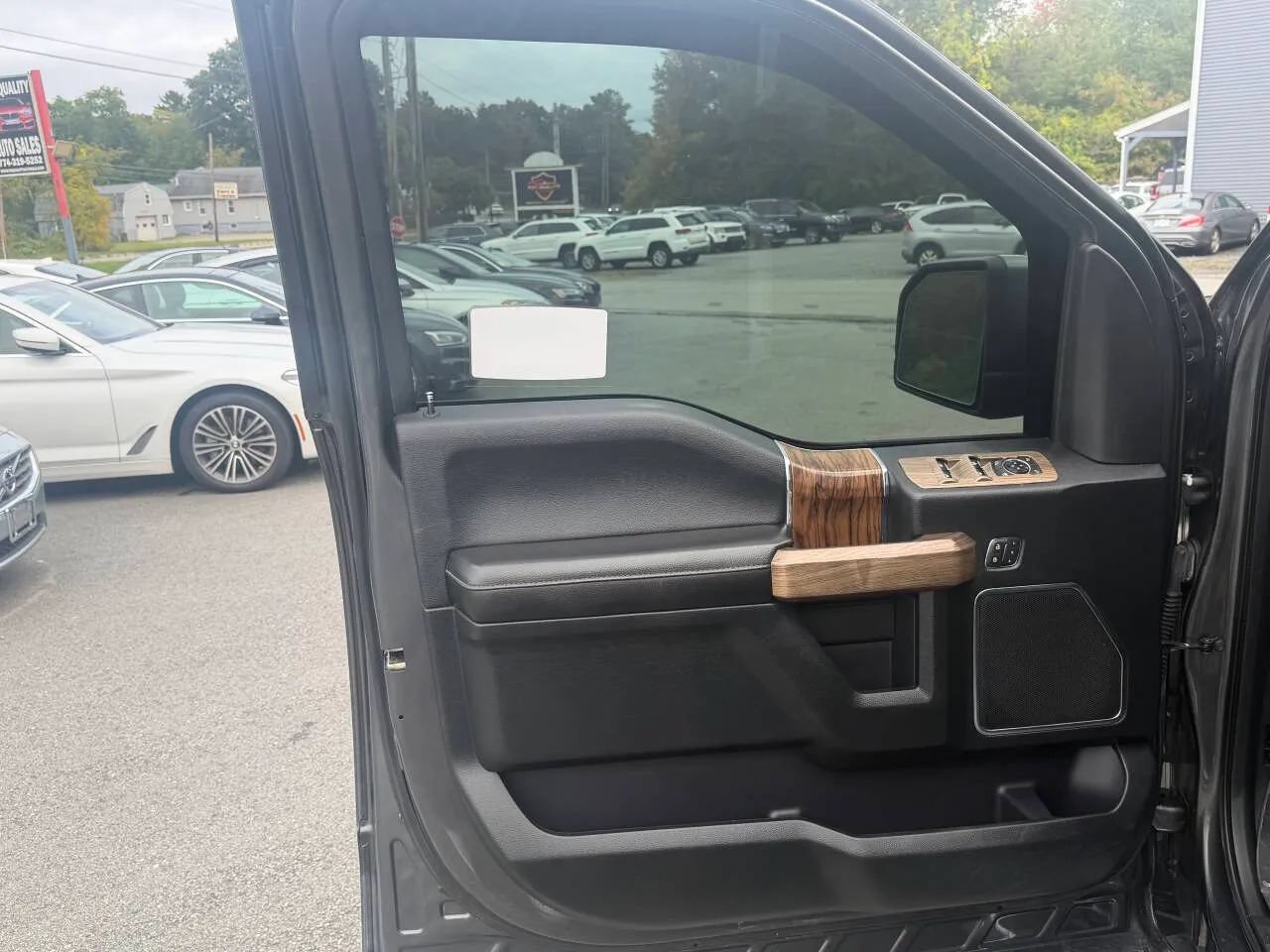 Used 2018 Ford F150 Lariat w/ Equipment Group 501A Mid AWD/4WD image 5