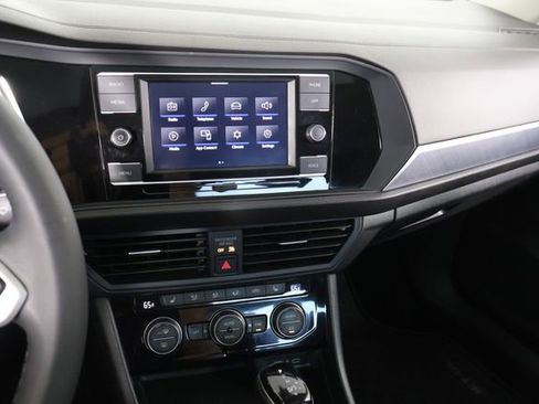 Used 2022 Volkswagen Jetta SE FWD image 20