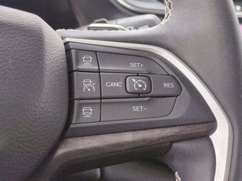 Used 2023 Jeep Grand Cherokee Limited w/ Luxury Tech Group II image 30