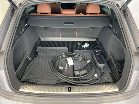Used 2022 Audi e-tron Premium Plus w/ Premium Plus Package image 26