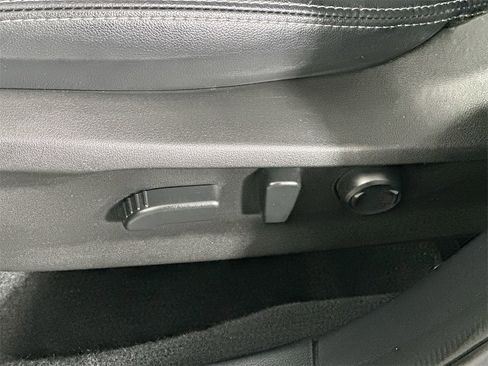 Used 2020 Subaru Forester Limited image 21