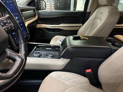 Certified 2023 Ford Expedition Platinum image 22