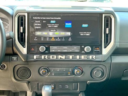 Used 2025 Nissan Frontier SV RWD image 17