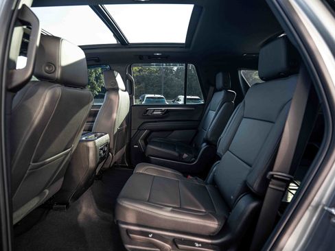 Used 2025 Chevrolet Tahoe Z71 w/ Comfort Package AWD/4WD image 17