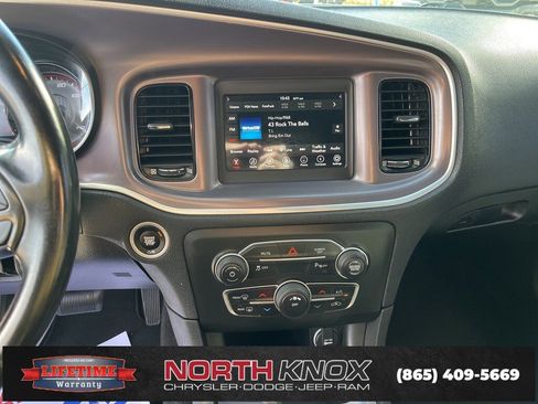 Used 2019 Dodge Charger SXT image 9