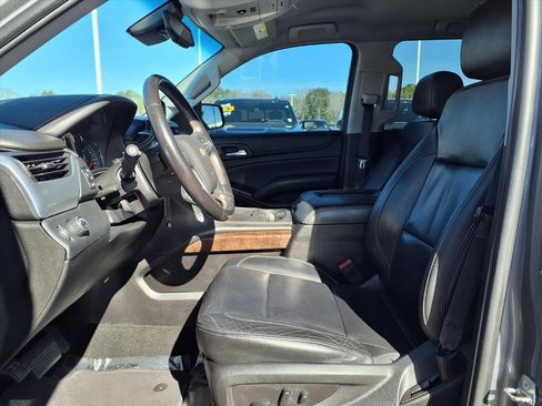 Used 2018 Chevrolet Suburban LT image 17