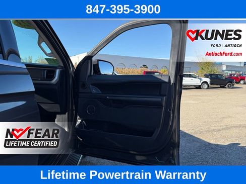 Used 2023 Ford Expedition XLT image 14