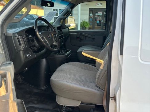 Used 2019 GMC Savana 2500 w/ Driver Convenience Package image 11