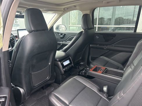 Used 2023 Lincoln Aviator Reserve w/ Equipment Group 201A image 4