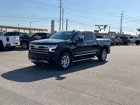 Certified 2024 Chevrolet Silverado 1500 High Country w/ High Country Premium Package AWD/4WD image 8