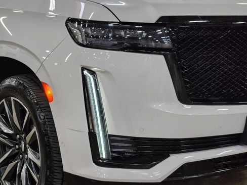 Used 2021 Cadillac Escalade ESV Sport AWD/4WD image 13
