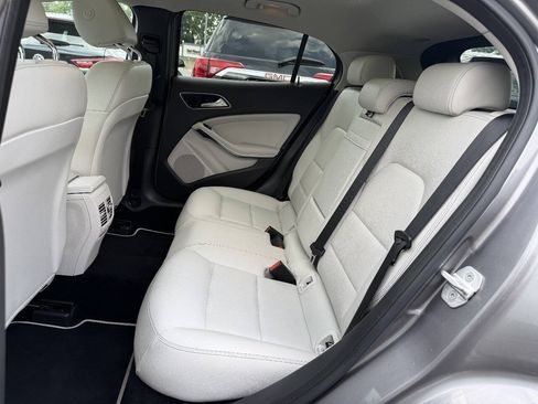 Used 2015 Mercedes-Benz GLA 250 4MATIC image 9