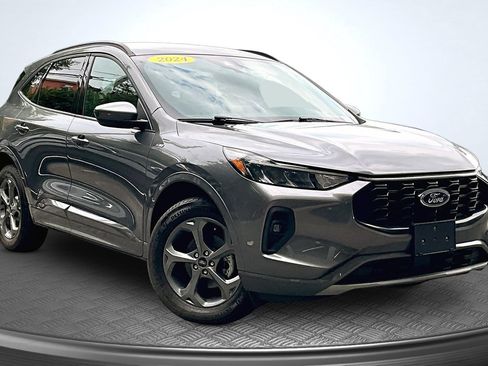 Used 2023 Ford Escape ST-Line Select AWD/4WD image 2