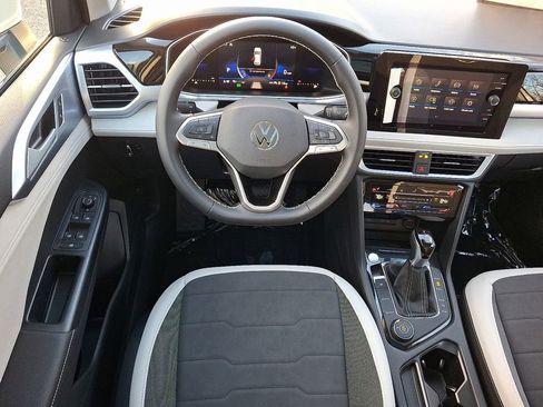 New 2026 Volkswagen Taos SE AWD/4WD image 7