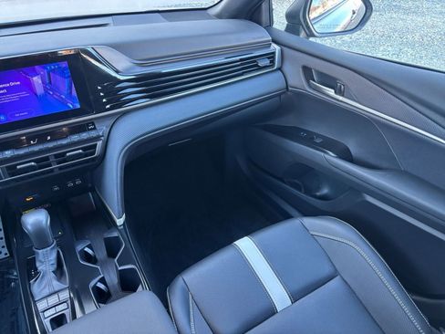 Used 2025 Toyota Camry SE image 31
