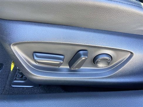 Used 2023 Toyota Camry SE image 16