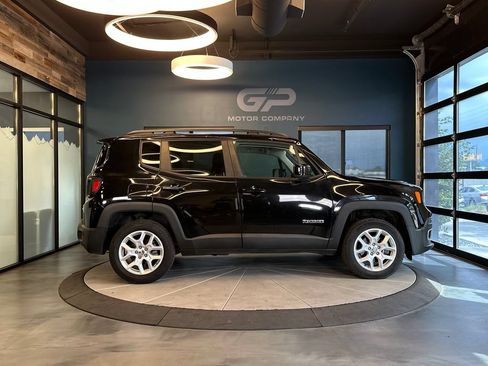 Used 2018 Jeep Renegade Latitude AWD/4WD image 2