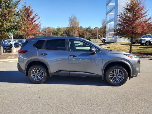 Used 2022 Nissan Rogue S image 2