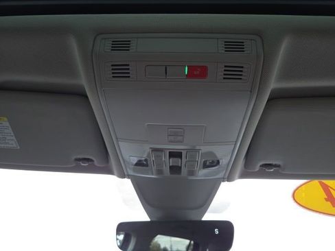 Used 2024 Volkswagen Tiguan SE w/ Panoramic Sunroof Package AWD/4WD image 21