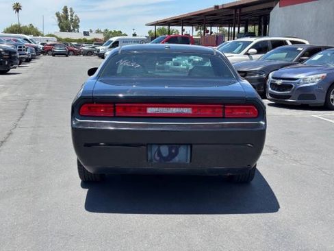 Used 2010 Dodge Challenger SE RWD image 4